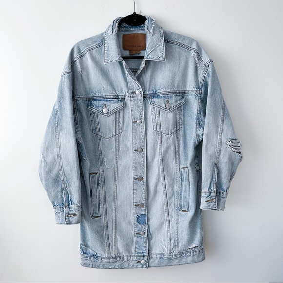 AE Oversized Boyfriend Denim Jacket Distressed Light Wash Women’s Size Small - Picture 4 of 15